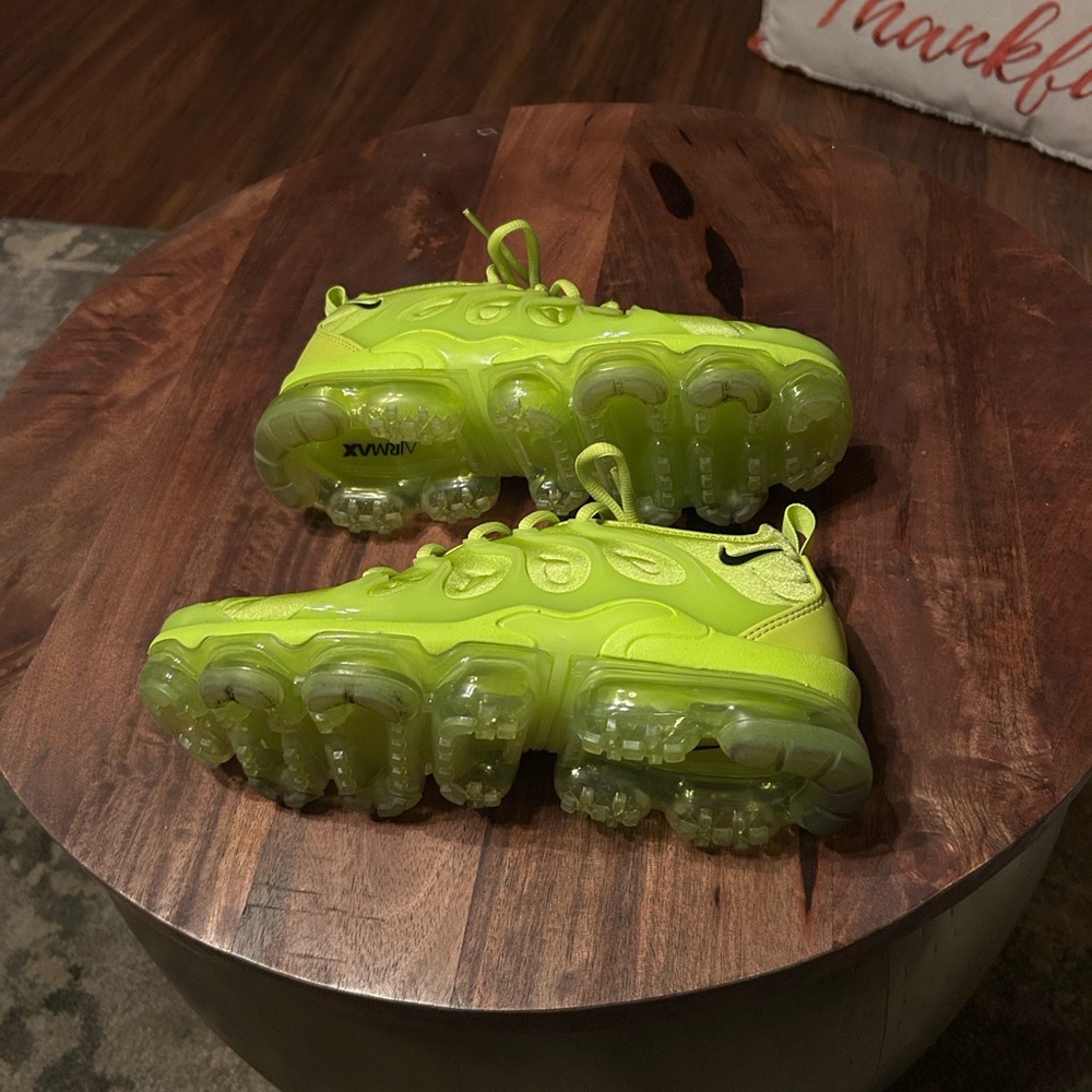 NiIKE AIR VAPORMAX PLUS